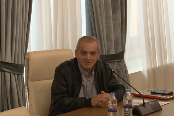 გოდერძი თირქია: დამხვდა გამომძიებელი ბერიშვილი. დედაჩემზე და ჩემზე იყო მიწები გაფორმებული. რასაც გეტყვი ის უნდა დაწეროო. მაჩვენეს - „ჩემი ნება სურვილით ვუთმობ სახელმწიფოს“,  მოგვაწერინეს ხელი. მეორე დღეს წაგვიყვანეს რეესტრში და ყველა გადაგვაფორმებინეს