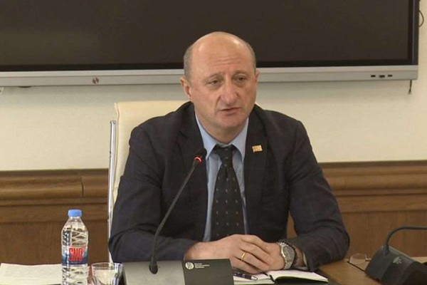 დავით ლორთქიფანიძე: სულიკო ასათიანს მარცხენა თვალი ჰქონდა გამოთხრილი, ყელი გამოგლეჯილი, ხელები დამტვრეული. მისმა მეუღლემ მითხრა,- „დენს შეიძლება ასეთი რაღაცები გაეკეთებინაო?“  