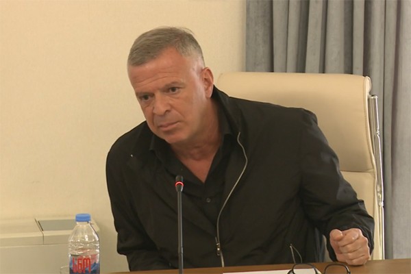 დავით ჭიჭინაძე: ტყვიების წვიმა რომ წამოვიდა, უკვე ისეთი რაოდენობის გაზი იყო, რომ ცუდად ვხედავდით, ამ დროს მომხვდა კონდახი, ამას მოჰყვა რამდენიმე დარტყმა