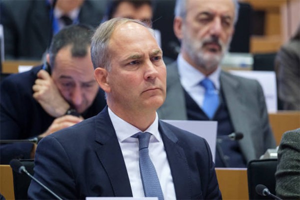 ევროპარლამენტარი სტეფან ბარტულიცა „ციფრული სერვისების შესახებ კანონზე“: „ბრიუსელში მყოფ ბევრ ადამიანს აქვს ტოტალიტარული იმპულსი, რომლებიც უბრალოდ ელოდებიან სიტყვის ცენზურას, სიტყვის, რომელიც მათ არ მოსწონთ“