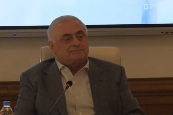 ვიქტორ ჯაფარიძე „იმედში“ სპეცრაზმის შეჭრაზე:  როდესაც ჩვენ კუთხეში მიგდებულები ვიყავით, გიორგი თარგამაძე გამოიყვანეს ქოლგით, ტანსაცმლის საკიდით [პიჯაკებით] და გაიყვანეს ჩვეულებრივად, ჩვენ პარლამენტის წევრები ტყვეებივით ვყავდით