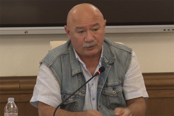 ვასილ მაღლაფერიძემ დროებით საგამოძიებო კომისიას 7 ნოემბრის აქციის დარბევასთან დაკავშირებულ თათბირზე გაკეთებული აღწერა გააცნო, რომელიც კომისიის დასკვნას ოფიციალურ დოკუმენტად დაერთვება