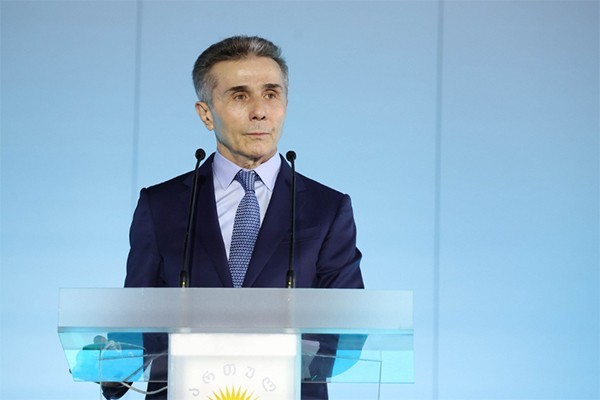 ბიძინა ივანიშვილი: იმდენად ვარ დაინტერესებული ქართულ-ამერიკული ურთიერთობების გადატვირთვით, ამერიკულ მხარეს ისიც კი ვაცნობე, რომ მზად ვიყავი, დაბლოკილი თანხა მათ მიერ ნაკარნახევი ნებისმიერი დანიშნულებით დამეხარჯა