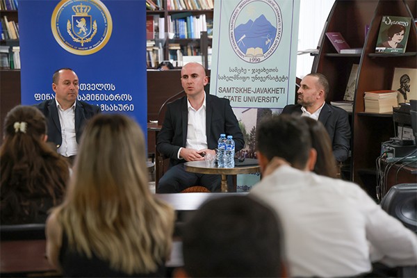 სტაჟირების პროგრამის შესახებ სტუდენტებთან შეხვედრები გრძელდება