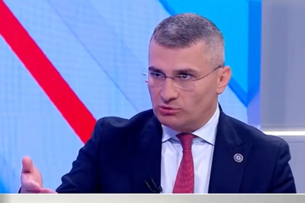 მამუკა მდინარაძე: მთელი პასუხისმგებლობით ვამბობ, რომ  ერთადერთი ადგილი, სადაც შემოწირულობა ხდება ეს არის ბანკი, მეტი ადგილი საამისოდ არ არის. ახლა დაასკვენით არის თუ არა შავი სალარო