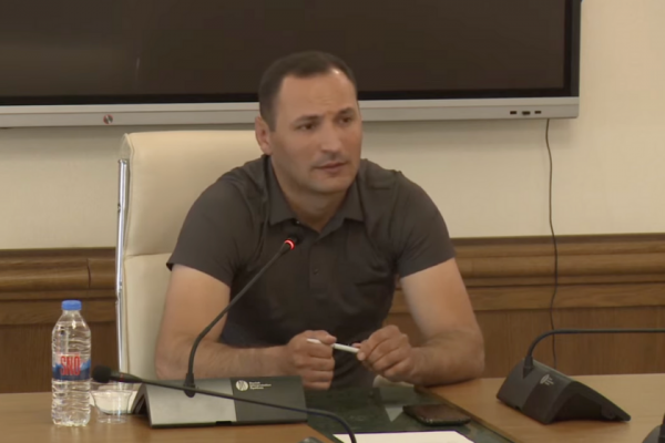 თორნიკე გერლიანი: როცა ჩვენთან წმენდაზე შემოვიდნენ, აბსოლუტურად ყველაფრის უფროსი იყო ხვიჩა გუჯეჯიანი, რომელიც ყველაზე აგრესიული იყო. სწორედ ის გადასცემდა რაციით ზურაბ გერლიანზე, რომ „როგორც კი ნახავთ ეგრევე იქსი დაახალეთ მკერდზეო