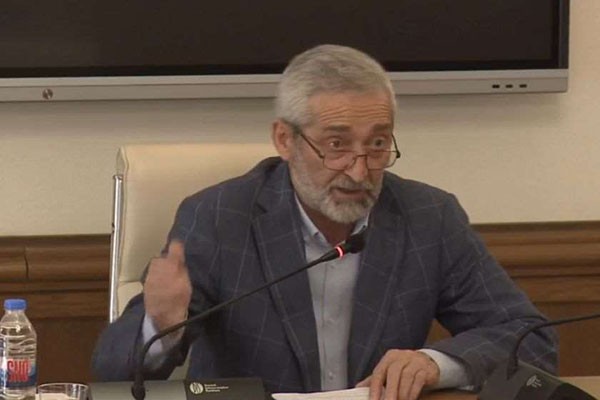 ავთანდილ არაბული „ნაცმოძრაობის“ რეჟიმზე: მათ ასეთი ტაქტიკა ჰქონდათ, როდესაც ინსტიტუციას უტევდნენ, უტევდნენ ლიდერს. 3 ინსტიტუცია იყო მათი შეტევის უმთავრესი საგანი - ჩვენი სამოციქულო ეკლესია, თსუ და მეცნიერებათა აკადემია