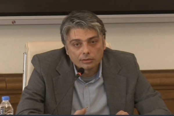 ნიკოლოზ გოგუაძე: სპეცრაზმმა იმდენი იხტუნავა ჩემს ზურგზე და მუცელზე, რომ საბოლოოდ, მუცლის ბადე ჩამეშალა, ხერხემალი დამიზიანდა, მარჯვენა ხელს ვეღარ ვხმარობ - მიწაზე ვიწექით, ოთხი ადამიანი გვიჭერდა და ზემოდან დახტუნავდნენ ჩვენზე