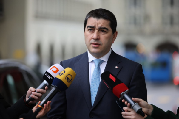 შალვა პაპუაშვილი: უვიზო მიმოსვლის შეჩერების არანაირი სამართლებრივი საფუძველი არ არსებობს. უვიზო მიმოსვლა გამყარებულია საერთაშორისო ხელშეკრულებით საქართველოსა და ევროკავშირს შორის, რომელსაც აქვს თავისი ვალდებულებები გაწერილი