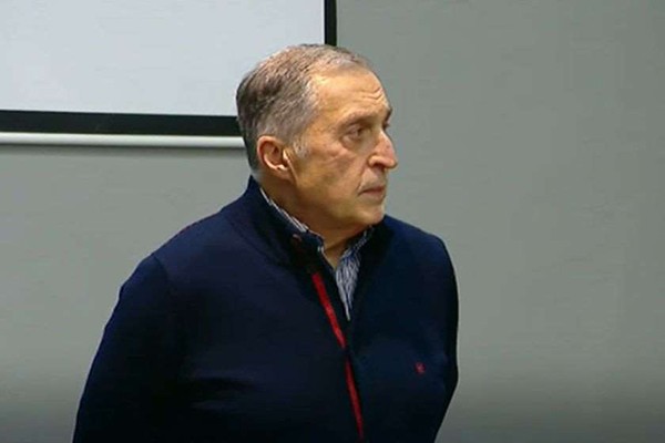 პაატა ბურჭულაძე 4 ოქტომბრის ყრილობაზე: მივმართავთ ქალაქის მერიას, რომ სთხოვოს რომან ფიფიას და გადაგვიხადოს დინამოს სტადიონის დაქირავების თანხა, სად გვაქვს ჩვენ იმის თანხა, რომ კიდევ სტადიონების ფულები ვიხადოთ, ქალაქმა უნდა გააკეთოს ეს