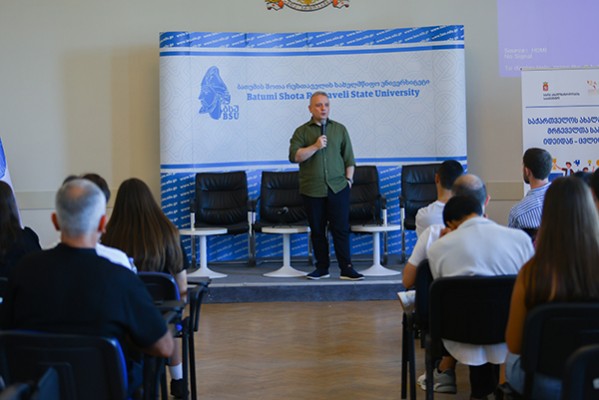 ცესკოს თავმჯდომარის მოადგილე ბათუმში ახალგაზრდებს შეხვდა