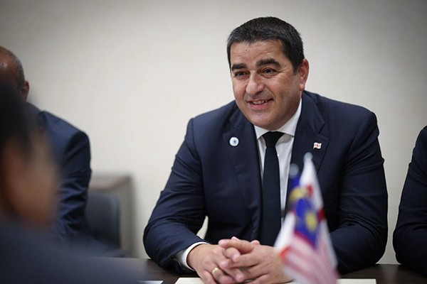 შალვა პაპუაშვილი BMG-ის სტატიაზე: სპეციფიკური სეგმენტი შეიქმნა საქართველოში „ნაცი ბიზნესმენების“, რომლებიც მაზოხიზმში გადავარდნილი არიან. ისე უნდათ, რომ რამენაირად დაზიანდნენ, დაზარალდნენ, რომ მერე ამაზე მოთქვან და ვიღაცას დააბრალონ