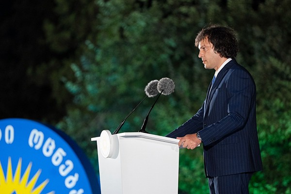 თუ ვინმე ძალადობდა ყველა დასასჯელია, მაგრამ არ შეიძლება, ვიმოქმედოთ ორმაგი სტანდარტებით, სადაც პირდაპირი მტკიცებულებაა იმაზე, რომ კონკრეტული მომიტინგე ძალადობდა, იმას ნუ დავუძახებთ მაშინ პოლიტიკურ დევნილს, თუ პოლიტიკურ პატიმარს