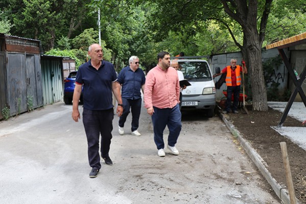 დიღმის მასივის მეხუთე კვარტალში მოსასვენებელი სივრცეები ეწყობა
