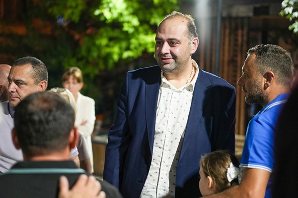 „ქართული ოცნების“ მაჟორიტარობის კანდიდატი შალვა მაისურაძე ნაძალადევის რაიონის მოსახლეობას ხვდება