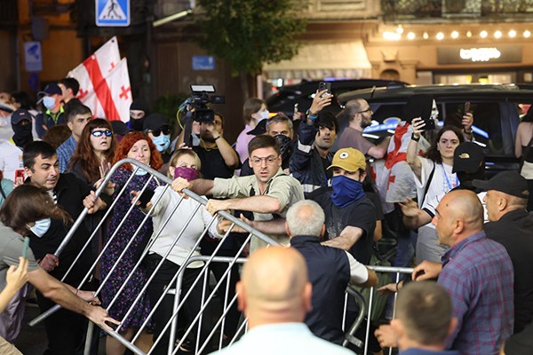 შალვა პაპუაშვილი: გერმანიის ელჩისგან მხარდაჭერილი ტიტუშკები, დღეს, უკვე მესამედ, ფაშისტური შეძახილებით, თავს დაესხნენ „ქართული ოცნების“ თბილისის შტაბს