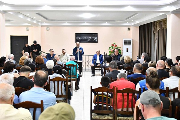 ზაქარია წიკლაურმა ჭიჭინაძის ქუჩის მცხოვრებლებთან შეხვედრა გამართა