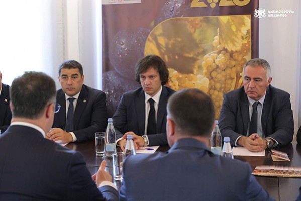 საქართველოს პრემიერ-მინისტრი საკოორდინაციო შტაბში რთველის მიმდინარეობის პროცესს გაეცნო