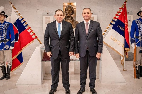 ნიკოლოზ სამხარაძე ბრატისლავაში სლოვაკ კოლეგას შეხვდა