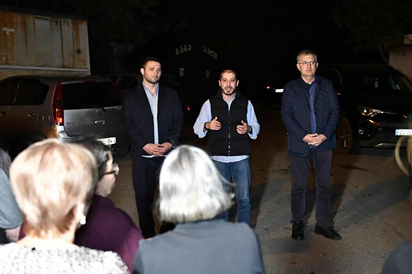 „ქართული ოცნების“ ქვემო სამგორის მაჟორიტარობის კანდიდატი ზაქარია წიკლაური ჭიჭინაძისა და ბურჯანაძის ქუჩის მცხოვრებლებს შეხვდა