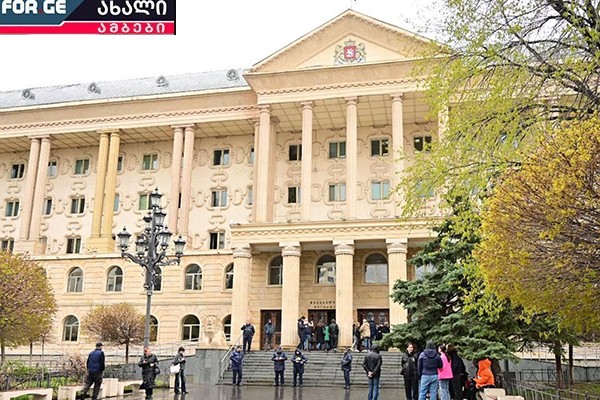 უკრაინული კვალი სასამართლოში ბომბის შეტყობინებებზე - რა მიზანს ემსახურება საქართველოს უსაფრთხოების სამსახურების შემოწმება
