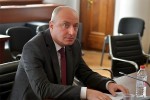 guram-maWaraSvili--gaxarias-Jesti-rom-pasuxs-iTxovs-ra-aris-opoziciis-gegma-saerTo-patronis-mimarT-konkurenciaSi-yofnas-niSnavs-gaxaria-nacmoZraoba-axals-Zvels-da-lelos-ejibreba