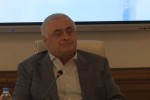 viqtor-jafariZe-imedSi-specrazmis-SeWraze-rodesac-Cven-kuTxeSi-migdebulebi-viyaviT-giorgi-TargamaZe-gamoiyvanes-qolgiT-tansacmlis-sakidiT-pijakebiT-da-gaiyvanes-Cveulebrivad-Cven-parlamentis-wevrebi-tyveebiviT-vyavdiT