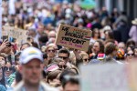 EURACTIV-evroparlamentis-60-ma-wevrma-moiTxova-rom-evrokomisia-TvalsaCinod-iyos-warmodgenili-budapeStis-praidze