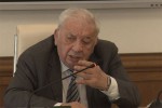 giorgi-gogolaSvili-gamoiZaxes-policia-Zalis-gamoyenebiT-gamogviyvanes-xubuas-kabinetidan-Semdeg-avediT-darbazSi-da-moxda-saocari-raRac-Cagviketes-kari-aWedes-policiis-daxmarebiT---Rame-iq-gavaTeneT-TokebiT-amogvqonda-wyali