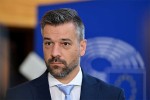 evroparlamentari-andraS-laslo-USAID-is-oficialur-daxurvas-miesalmeba-korumpirebul-arasamTavrobo-organizaciebze-miliardobiT-dolari-aRar-daixarjeba