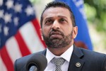 FBI-is-direqtori-dif-sTeiTis-moqmedi-pirebi-FBI-s-da-saxelmwifo-saagentoebs-piradi-interesebisTvis-iyenebdnen