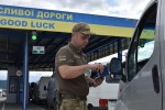 mas-Semdeg-rac-ukrainaSi-18---22-wlis-mamakacebs-qveynidan-gasvlis-nebarTva-misces-axalgazrdebma-sazRvargareT-masobrivad-gasvla-daiwyes