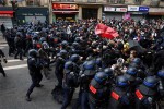 Reuters-safrangeTSi-saprotesto-aqciebi-areulobaSi-gadaizarda-dakavebulia-asobiT-adamiani-erT-erT-sajaro-skolasTan-policiam-cremlmdeni-gazi-gamoiyena
