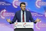 iutas-StatSi-gamarTul-RonisZiebaze-konservatiul-politikur-aqtivists-Carli-kirks-esroles