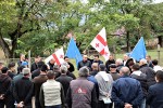 qarTuli-ocnebis-merobis-kandidati-zamur-WiTanava-saarCevno-kampaniis-farglebSi-bolnisis-mosaxleobasTan-Sexvedrebs-ganagrZobs