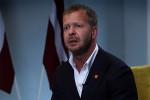 aleqseis-roslikovsi-dRes-TqvenTan-Sexvedramde-cota-xniT-adre-ukve-meored-damakaves-policiam-wamarTva-telefoni-pirdapir-quCaSi-gaCxrikes-Cemi-avtomobili-maTi-mizania-Cemze-zewola