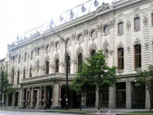 rusTavelis-Teatris-Senobas-bzarebi-emateba