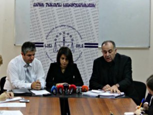 policieli-yveba-Sss-s-ezoSi-rogor-daazianes-policielis-manqana-romelsac-TiTqos-vazagaSvilis-manqanidan-esroles