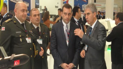 Tavdacvis-ministri-IDEF-2013-is-gamofenaze