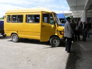 mikroavtobusiT-mgzavroba-40-TeTri-gaxda