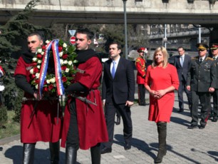 niderlandebis-samefos-Tavdacvis-ministri-qarTvel-gmirTa-memorialTan-video