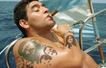 maradona-gaacures--legendarulma-fexburTelma-pele-yvela-drois-saukeTeso-fexburTelad-aRiaraVIDEO