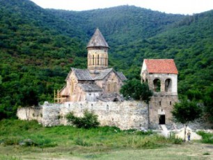 somxebi-javaxeTis-skolebSi-qarTulad-swavlas-aprotesteben