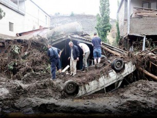 12-daRupuli-24-ugzo-ukvlod-dakarguli--Tbilisi-stiqias-ebrZvis