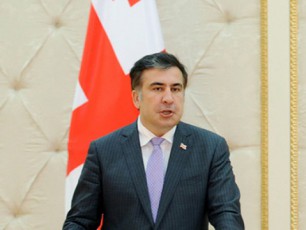 rogor-ayalbebda-arCevnebs-saakaSvili