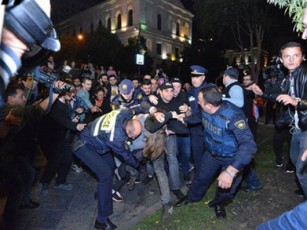 sakontrolo-SeyidviT-policiam-5-000-laramde-Rirebulebis-narkotiki-SeiZina