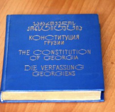 konstituciaSi-Sesatan-cvlilebebs-parlamenti-pirveli-mosmeniT-dRes-ganixilavs