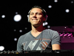 Tiesto-s-axali-singli-duetze-Cant-Stop-Me-Now-VIDEO