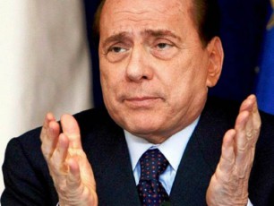 silvio-berluskone-italiis--xelisuflebaSi-brundeba