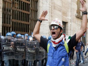 italielebi-qarxnis-daxurvas-aprotesteben